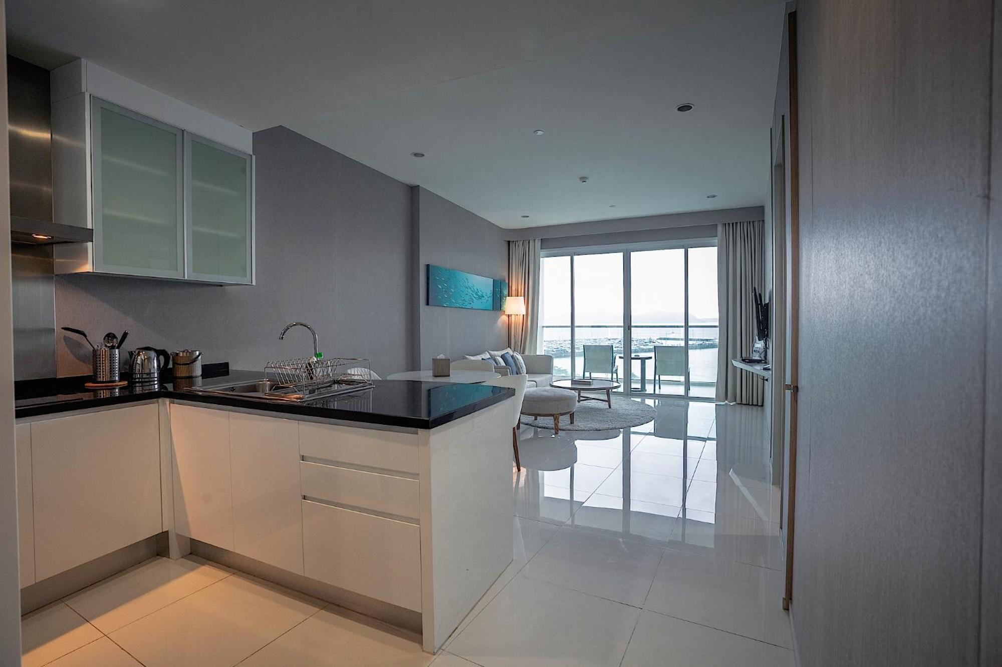 Movenpick Residences Pattaya With Ocean View Na Chom Thian Exterior photo