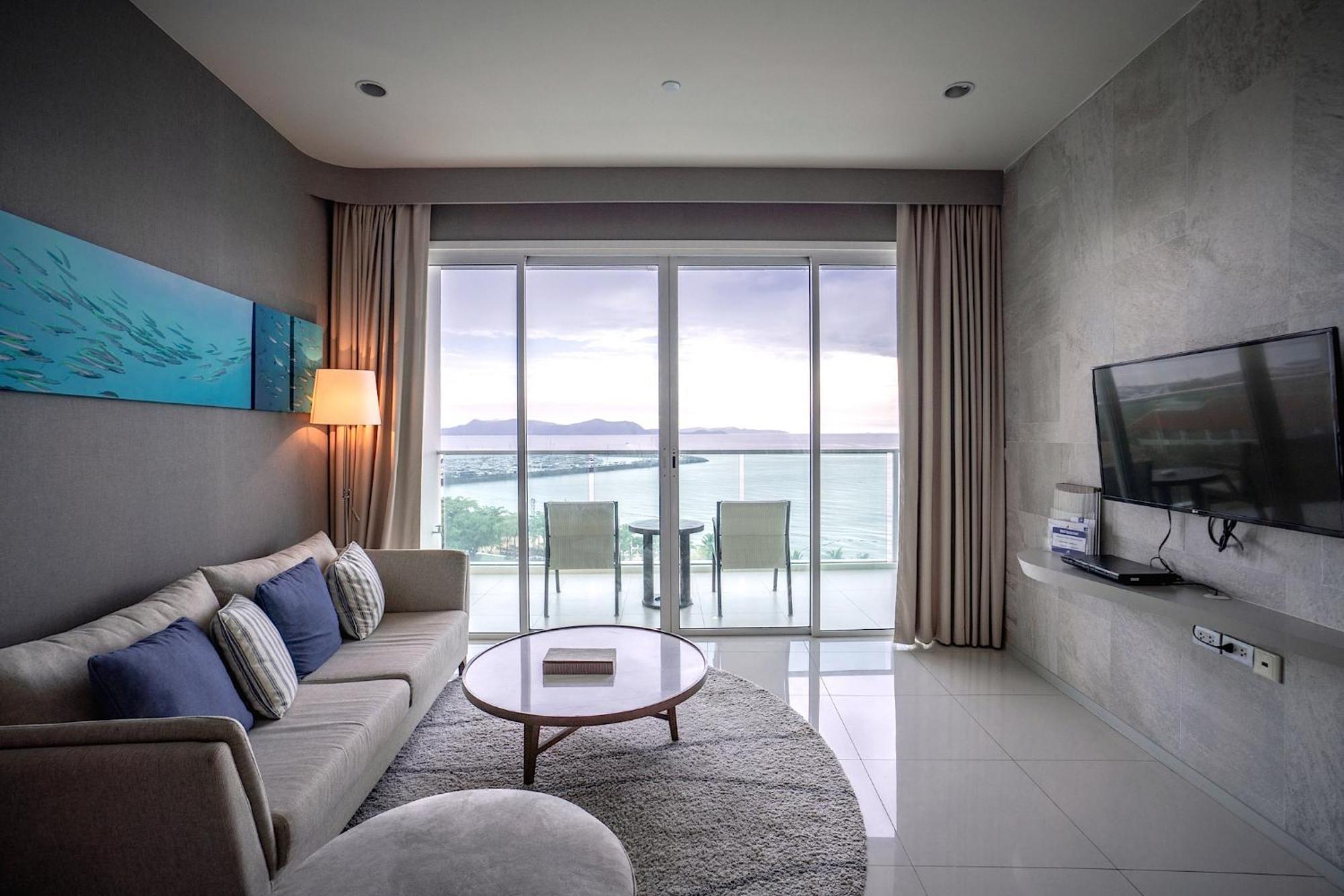Movenpick Residences Pattaya With Ocean View Na Chom Thian Exterior photo