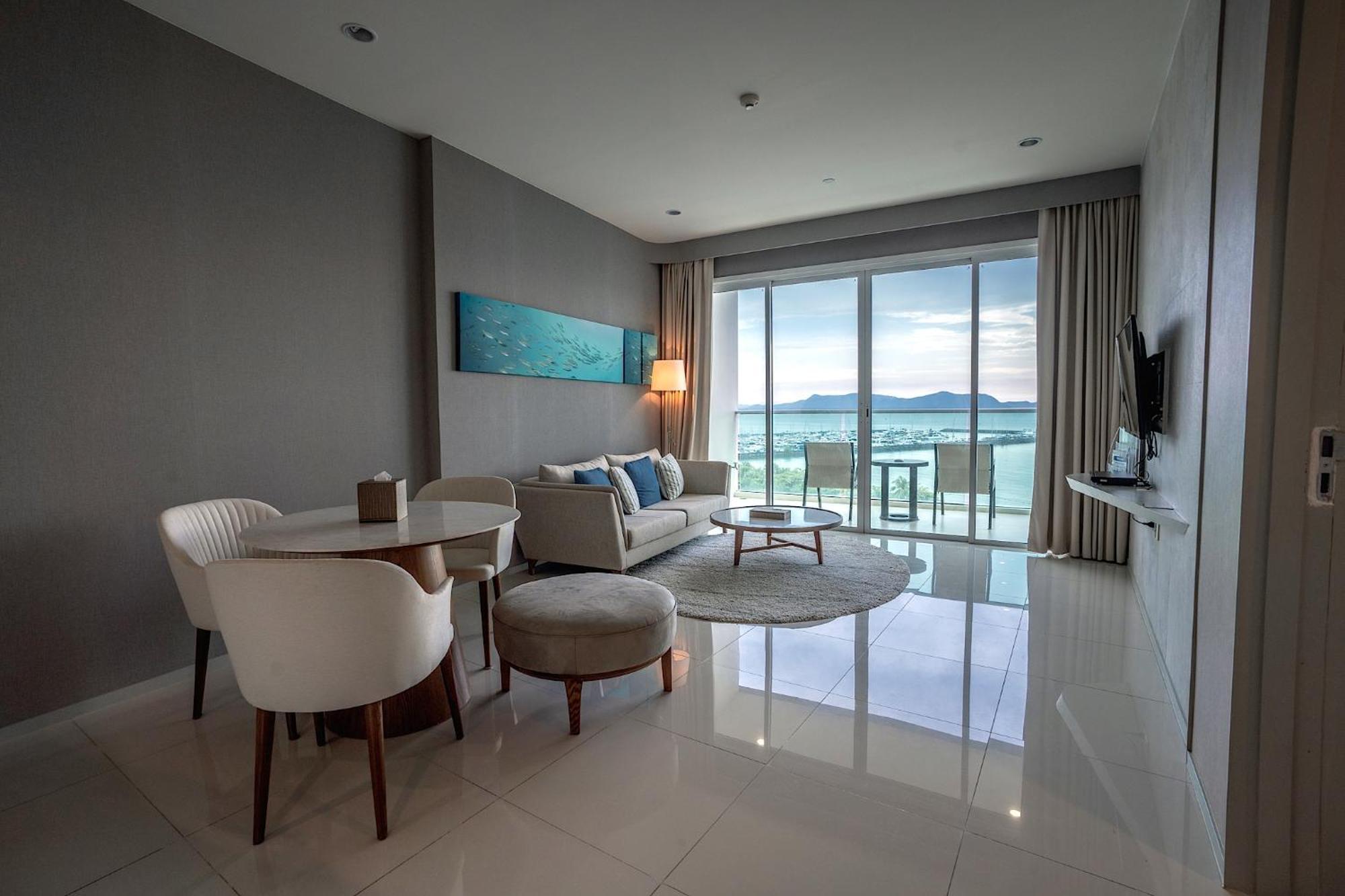 Movenpick Residences Pattaya With Ocean View Na Chom Thian Exterior photo
