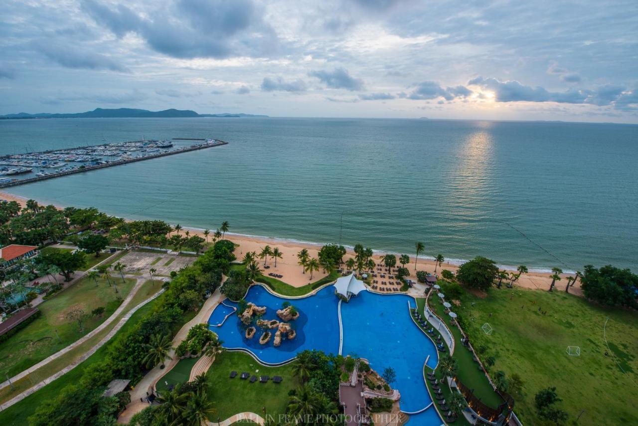 Movenpick Residences Pattaya With Ocean View Na Chom Thian Exterior photo