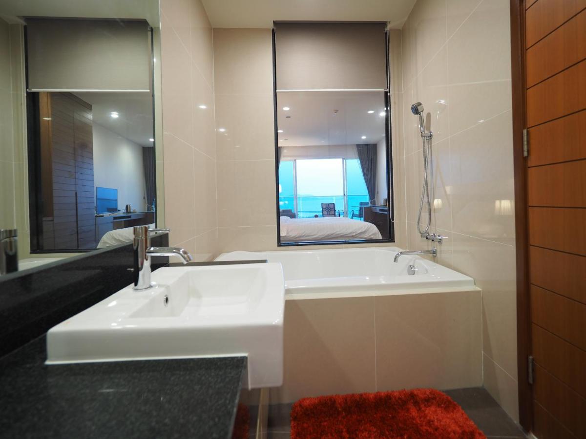 Movenpick Residences Pattaya With Ocean View Na Chom Thian Exterior photo